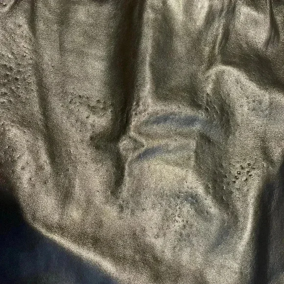 [8]Danier  Navy Blue Leather Pencil Skirt - Picture 2 of 8